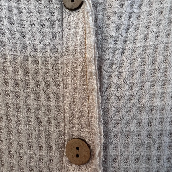 Hummingbird brand thermal with tie front printed sleeve top in size medium. - Picture 8 of 8